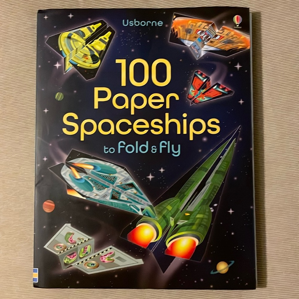 100 Paper Spaceships to fold and fly activity book